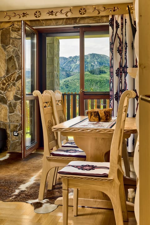 Seating area, Mountain view