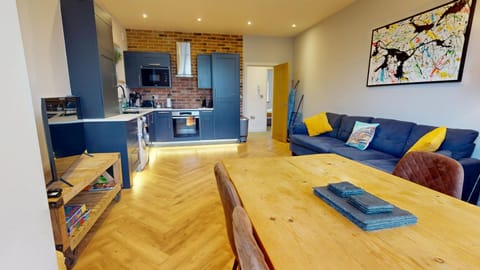 Property building, Kitchen or kitchenette, Living room, Dining area