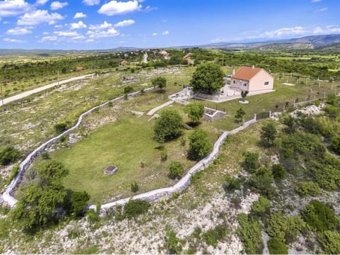 Nearby landmark, Day, Neighbourhood, Natural landscape, Bird's eye view, Garden view, Mountain view
