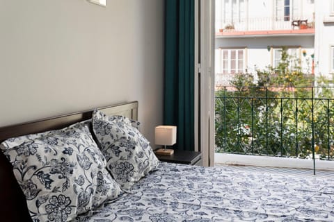 View (from property/room), Balcony/Terrace, Bedroom