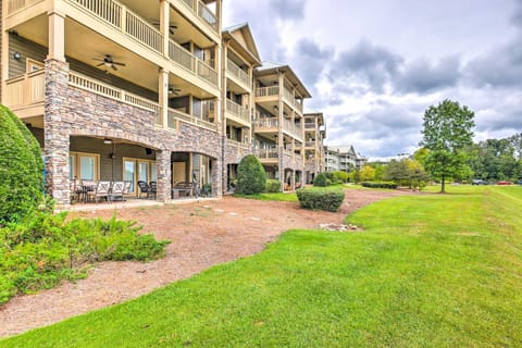 Lakefront Condo with Community Pool and Boat Dock Apartment in Pell City