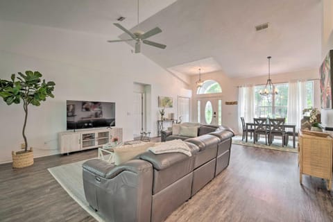 Crystal River Gem Near Three Sisters Springs! House in Florida