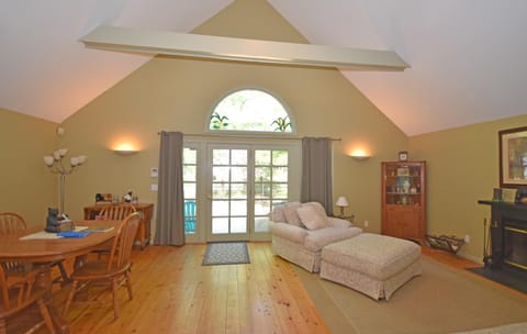 Dancin' Bear House in Glen Arbor