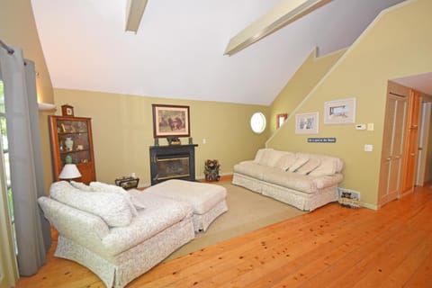 Dancin' Bear House in Glen Arbor