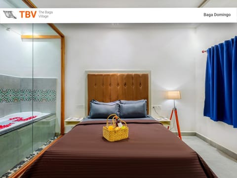 Bed, Photo of the whole room, towels