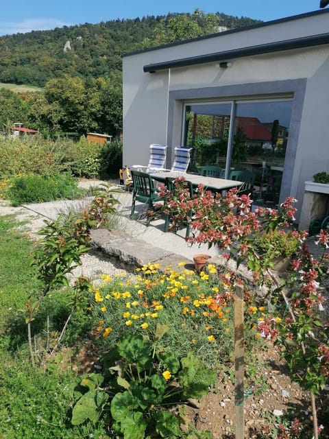 Patio, Garden, Balcony/Terrace, Dining area, Mountain view