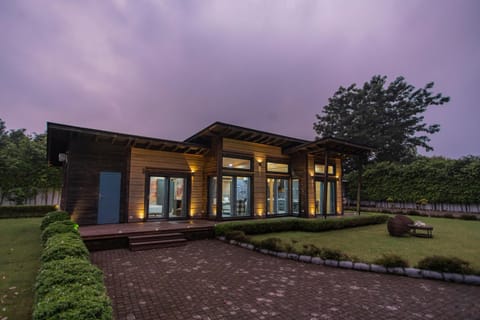 Property building, Facade/entrance, Seating area