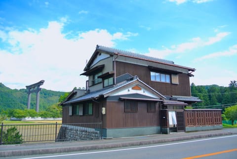 Property building, Day, Natural landscape, Mountain view