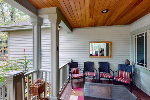 Deer Park 19 - 'Inn the Oaks' House in Glen Arbor