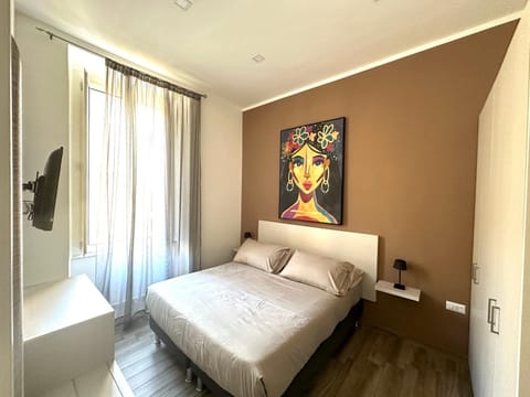 Bed, TV and multimedia, Photo of the whole room, Bedroom