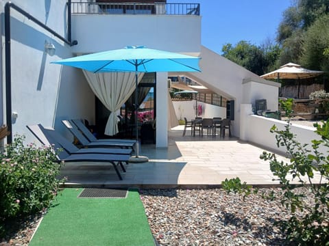 Property building, Garden, Balcony/Terrace
