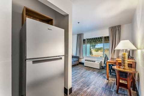 Metro Extended Stay - Tempe - Corner Studio Apartment in Tempe