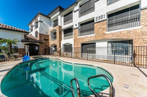 Metro Extended Stay - Tempe - Corner Studio Apartment in Tempe
