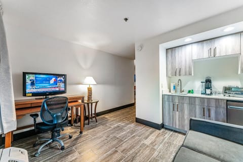 Metro Extended Stay - Tempe - Corner Studio Apartment in Tempe