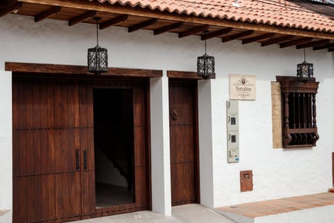 Facade/entrance
