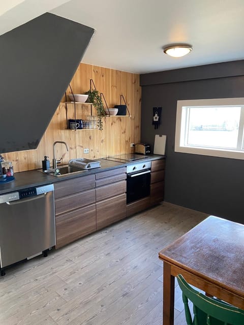 Kitchen or kitchenette, Communal kitchen