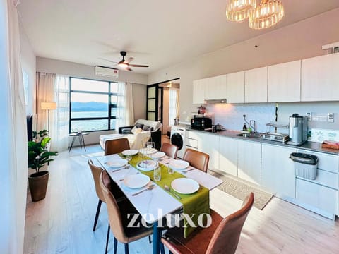 Kitchen or kitchenette, Living room, Seating area, Dining area