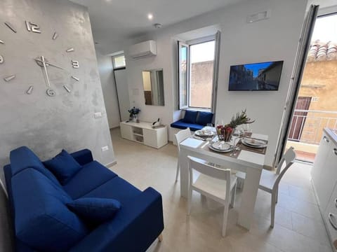 TV and multimedia, Living room, Dining area