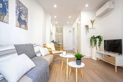 TV and multimedia, Seating area, air conditioner