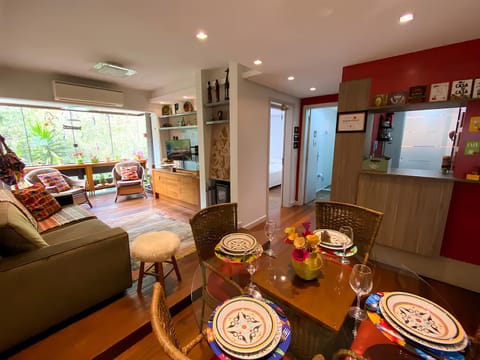 Kitchen or kitchenette, Seating area, Dining area, minibar, pet friendly