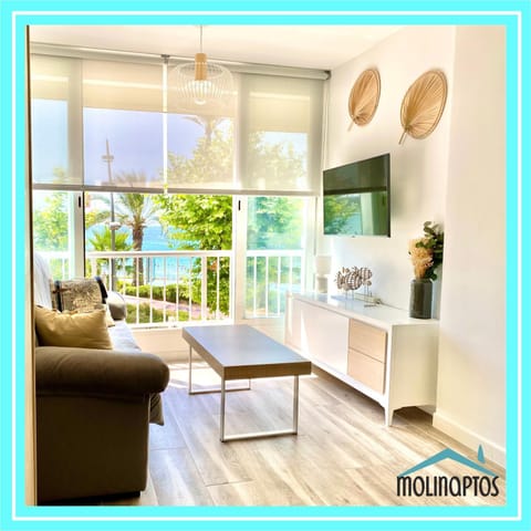 TV and multimedia, View (from property/room), View (from property/room), Living room, Landmark view, Landmark view, Sea view, Sea view, Street view, Street view, Quiet street view