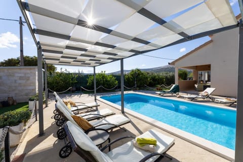 Property building, Day, Natural landscape, Pool view, Swimming pool, sunbed