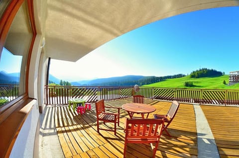 Balcony/Terrace, Mountain view