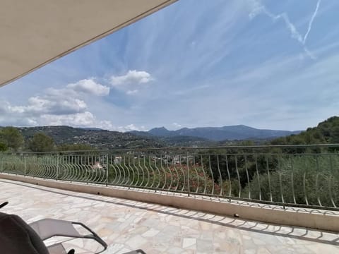 Balcony/Terrace, Mountain view