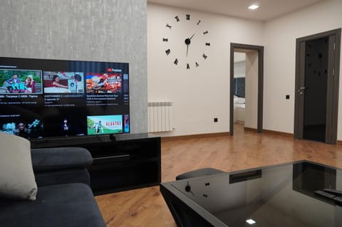 Communal lounge/ TV room, TV and multimedia, Living room, Seating area, Evening entertainment