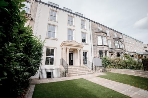 Property building, Facade/entrance, Garden