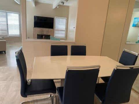 Pacific Breeze Right Next to Huntington Beach Pier! Steps from Beach!! House in Huntington Beach