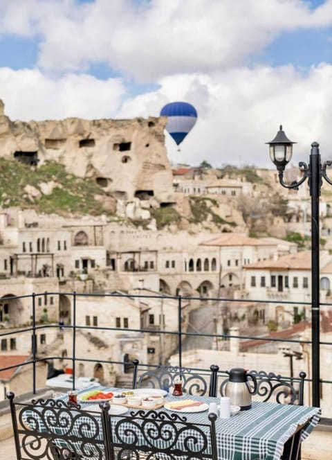 Restaurant/places to eat, Natural landscape, Coffee/tea facilities, View (from property/room), Balcony/Terrace, Breakfast