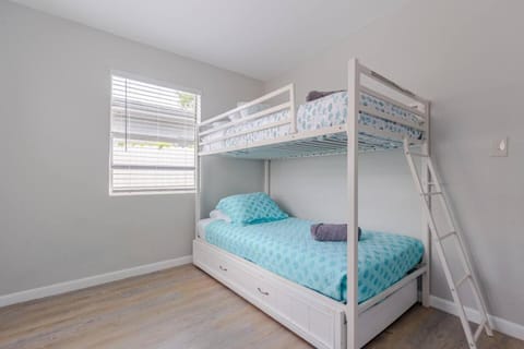 Luxury House with Delightful Beach Style! House in Dania Beach