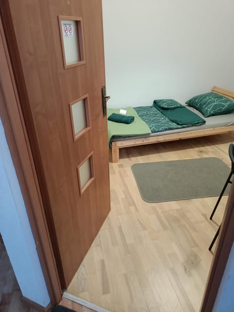 Bed, Photo of the whole room, towels