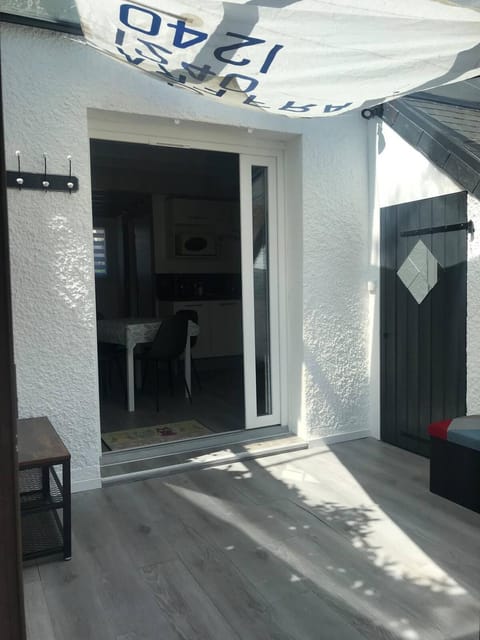 Petite maison avec piscine à 500m de la plage House in Guidel