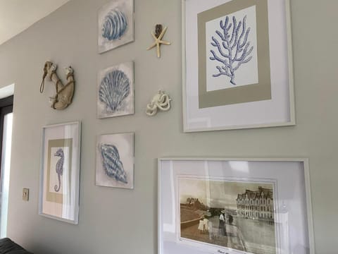 Facade/entrance, Decorative detail