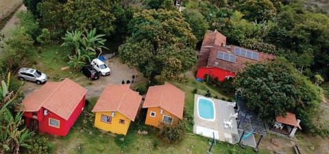 Property building, Natural landscape, Bird's eye view, BBQ facilities, Garden, Garden view, Pool view, Parking