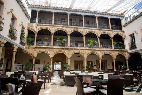 Patio, Lounge or bar