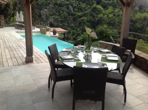 Dining area, Mountain view, Pool view