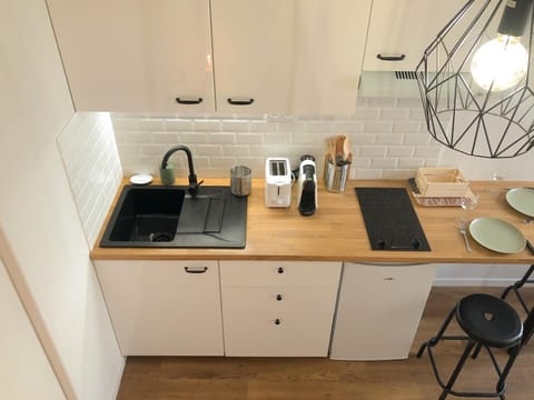 Coffee/tea facilities, stove