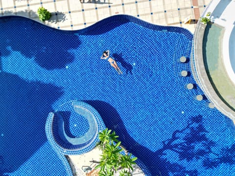 Swimming pool, Swimming pool