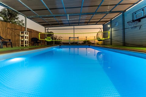 Day, Swimming pool