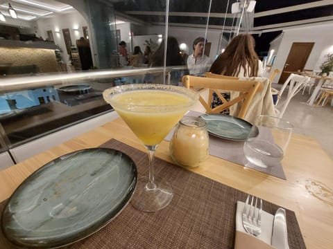 Restaurant/places to eat, Food and drinks