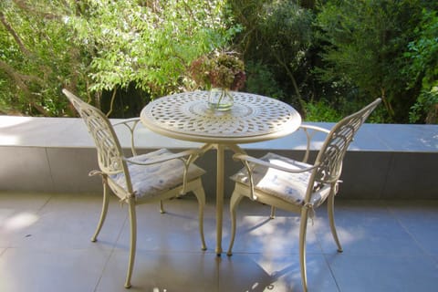 Pecan Tree Forest Studio B Apartment in Stellenbosch