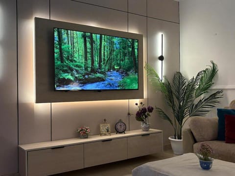 TV and multimedia, Evening entertainment
