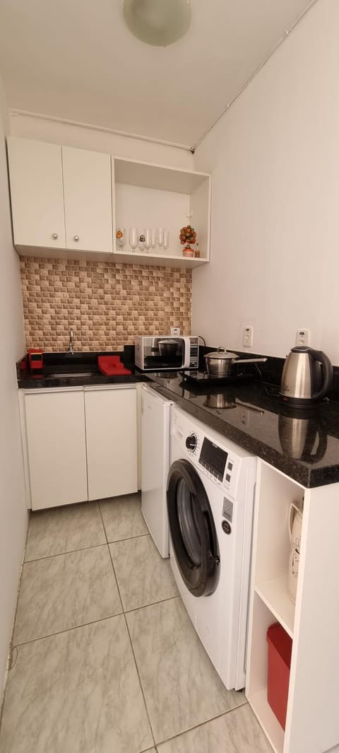 Kitchen or kitchenette, microwave, minibar, stove, toaster, washing machine