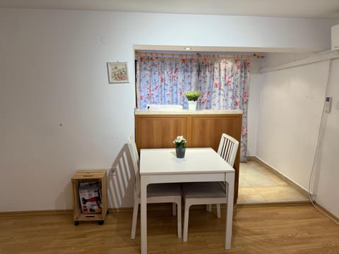 Peaceful Riverside Studio with private Garden Center Parking Apartment in Plovdiv