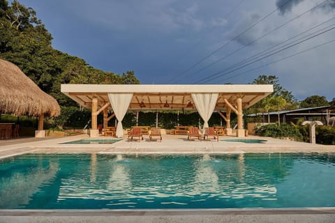 Restaurant/places to eat, Swimming pool