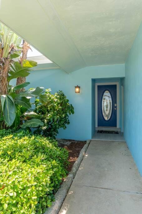 Amazing water front view home newly renovated 3BD 2BTH House in Indian Rocks Beach