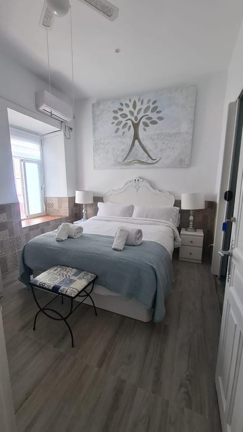 Bed, Photo of the whole room, Bedroom, air conditioner